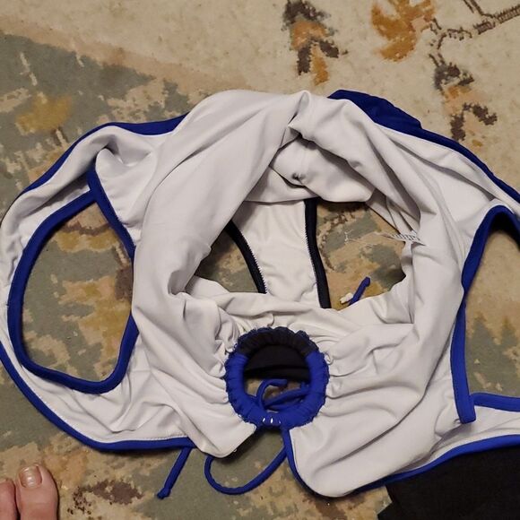 Crisscross One-Piece slimming suit & nwt cover up - Picture 8 of 8